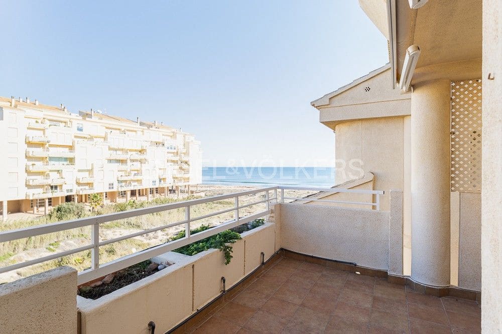 2 bedroom Flat for sale in Valencia city with pool garage - € 335,000 (Ref: 9080421)