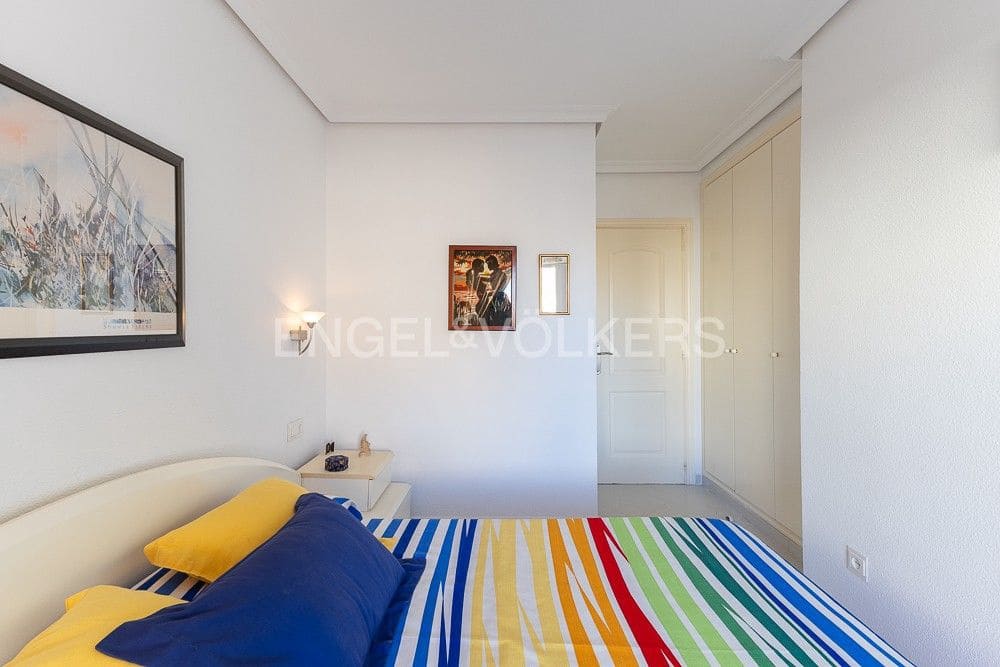 2 bedroom Flat for sale in Valencia city with pool garage - € 335,000 (Ref: 9080421)