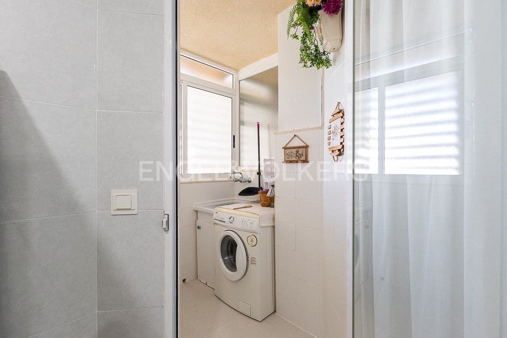 2 bedroom Flat for sale in Valencia city with pool garage - € 335,000 (Ref: 9080421)