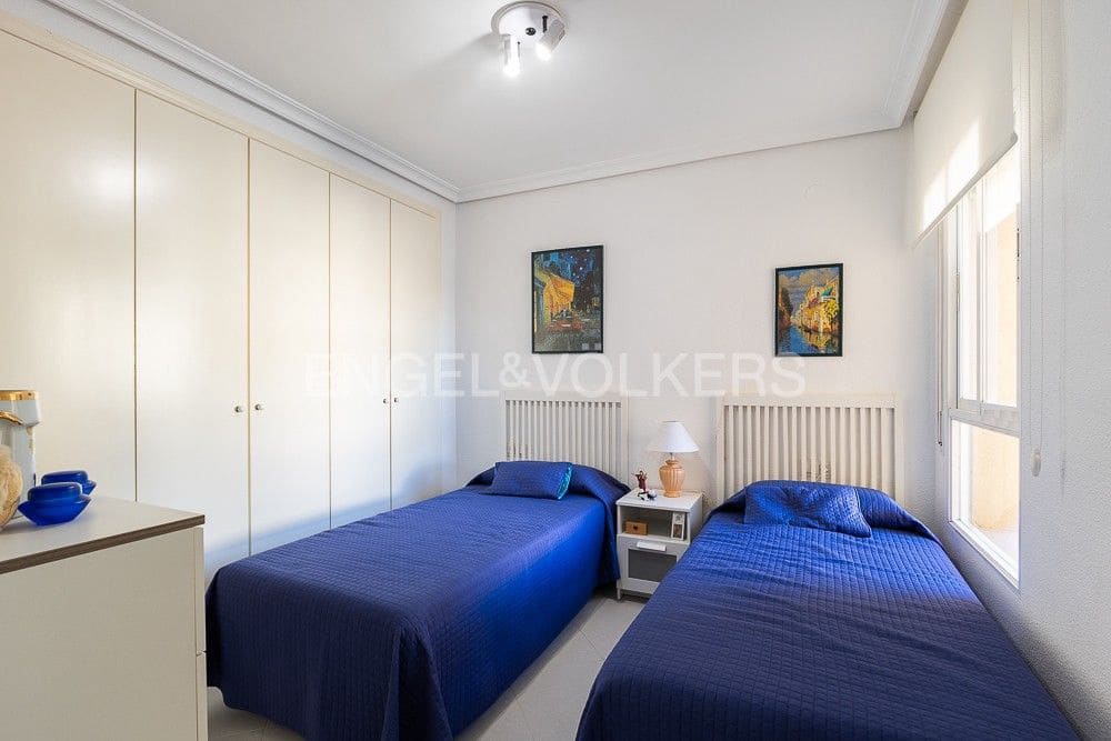 2 bedroom Flat for sale in Valencia city with pool garage - € 335,000 (Ref: 9080421)