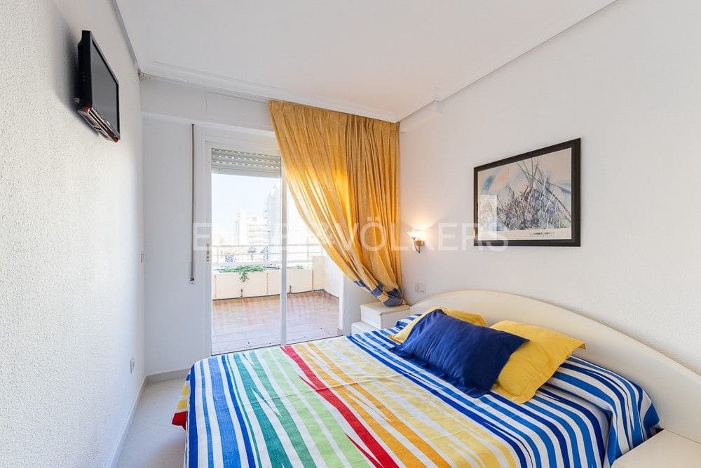 2 bedroom Flat for sale in Valencia city with pool garage - € 335,000 (Ref: 9080421)