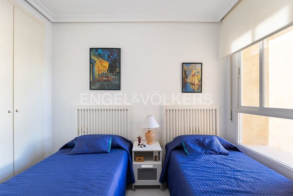 2 bedroom Flat for sale in Valencia city with pool garage - € 335,000 (Ref: 9080421)