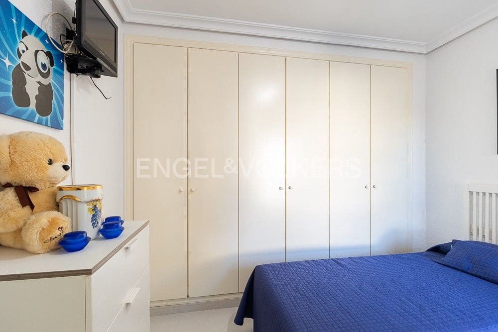 2 bedroom Flat for sale in Valencia city with pool garage - € 335,000 (Ref: 9080421)
