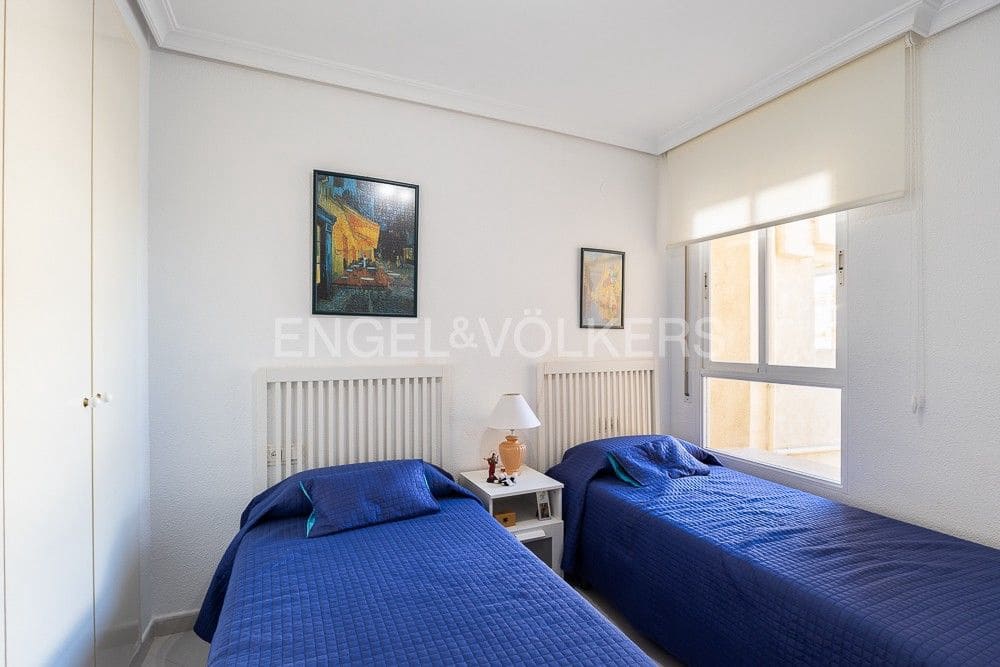 2 bedroom Flat for sale in Valencia city with pool garage - € 335,000 (Ref: 9080421)