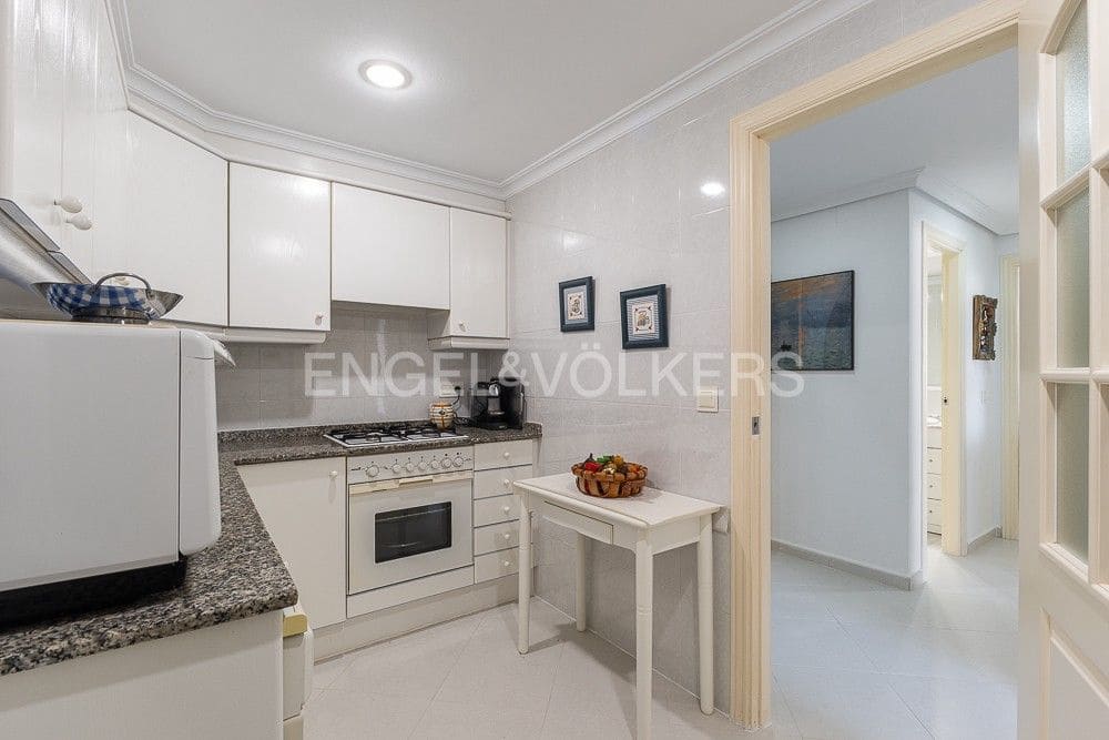 2 bedroom Flat for sale in Valencia city with pool garage - € 335,000 (Ref: 9080421)