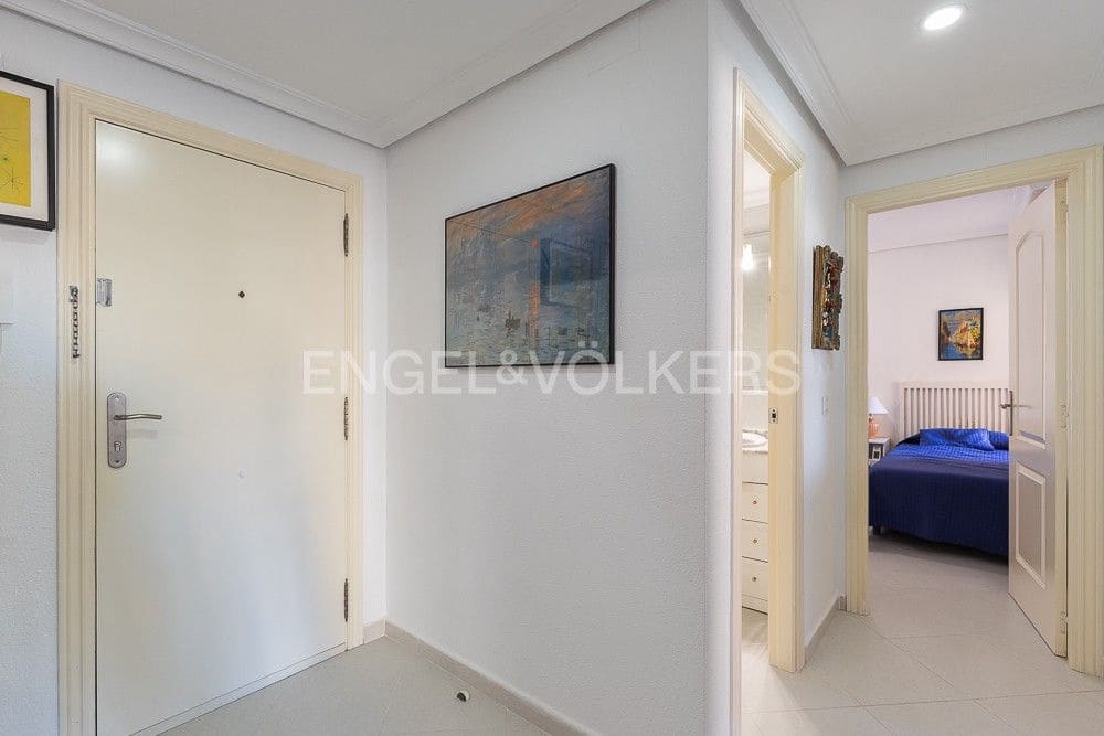 2 bedroom Flat for sale in Valencia city with pool garage - € 335,000 (Ref: 9080421)