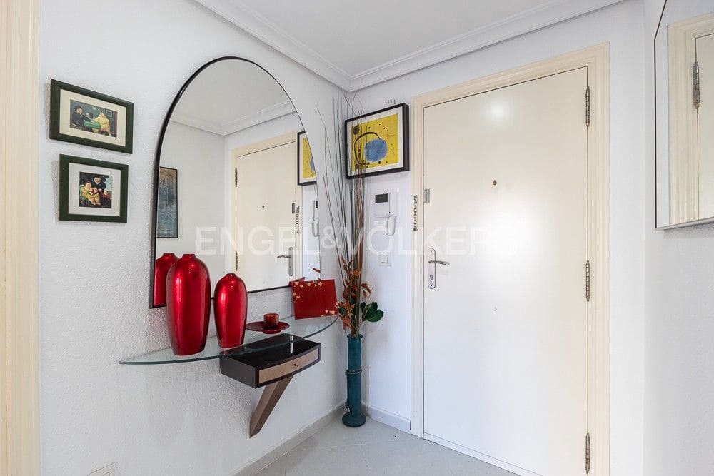 2 bedroom Flat for sale in Valencia city with pool garage - € 335,000 (Ref: 9080421)