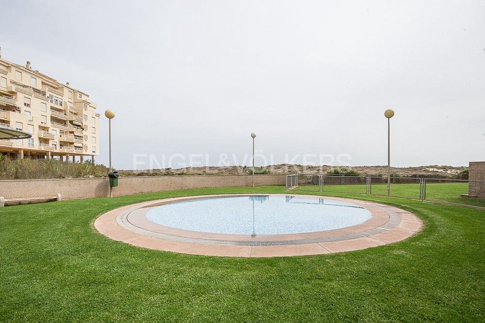 2 bedroom Flat for sale in Valencia city with pool garage - € 335,000 (Ref: 9080421)