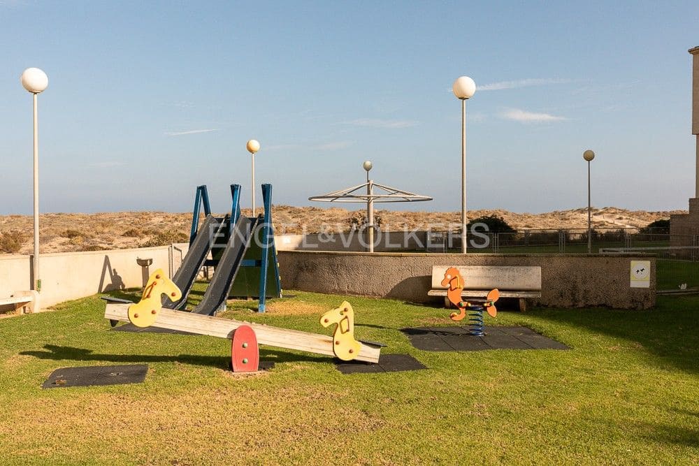 2 bedroom Flat for sale in Valencia city with pool garage - € 335,000 (Ref: 9080421)