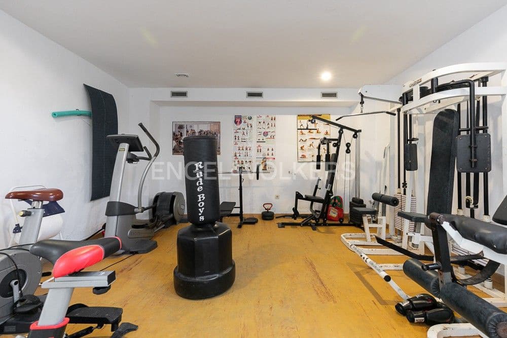 2 bedroom Flat for sale in Valencia city with pool garage - € 335,000 (Ref: 9080421)