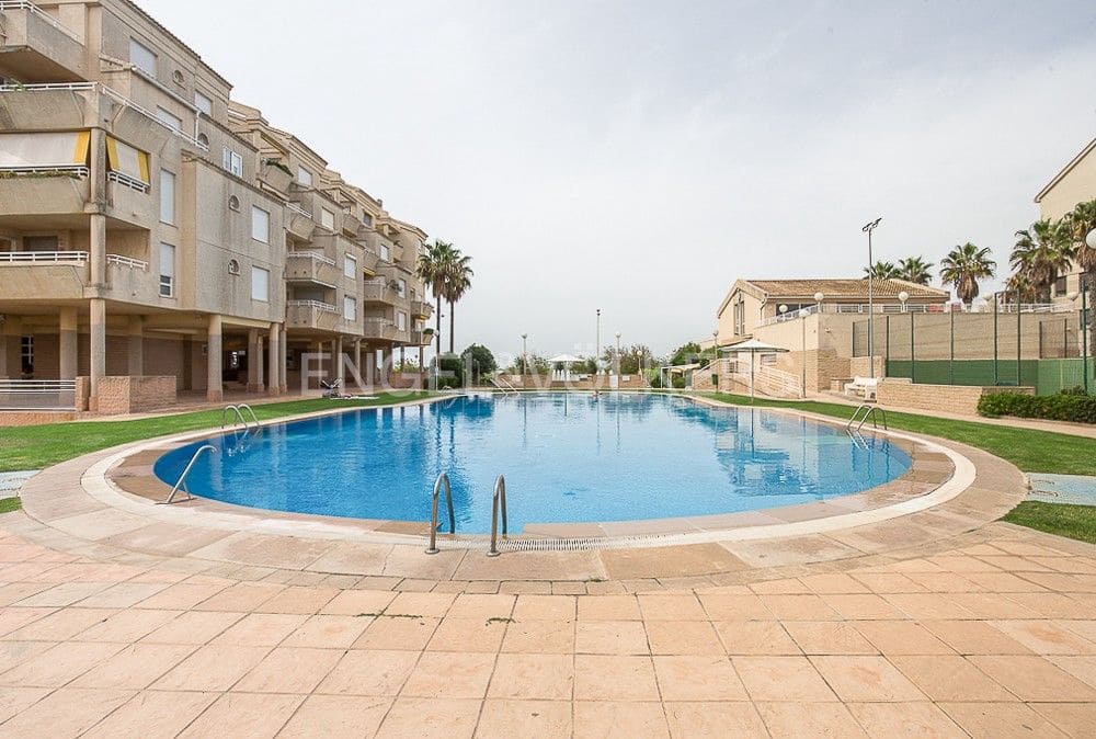 2 bedroom Flat for sale in Valencia city with pool garage - € 335,000 (Ref: 9080421)