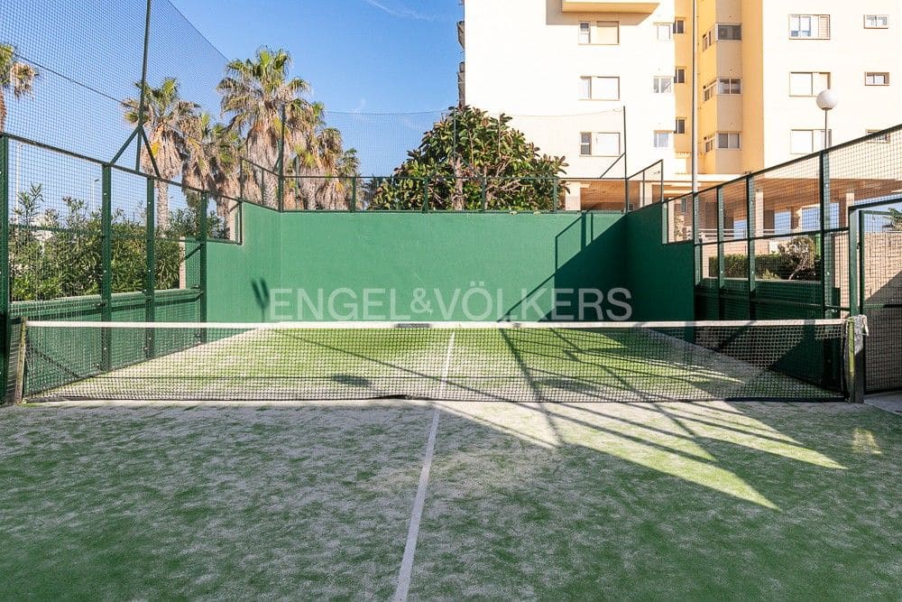 2 bedroom Flat for sale in Valencia city with pool garage - € 335,000 (Ref: 9080421)