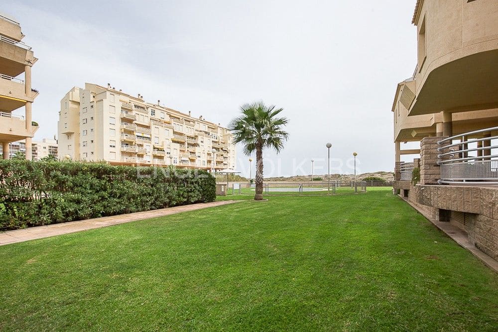 2 bedroom Flat for sale in Valencia city with pool garage - € 335,000 (Ref: 9080421)