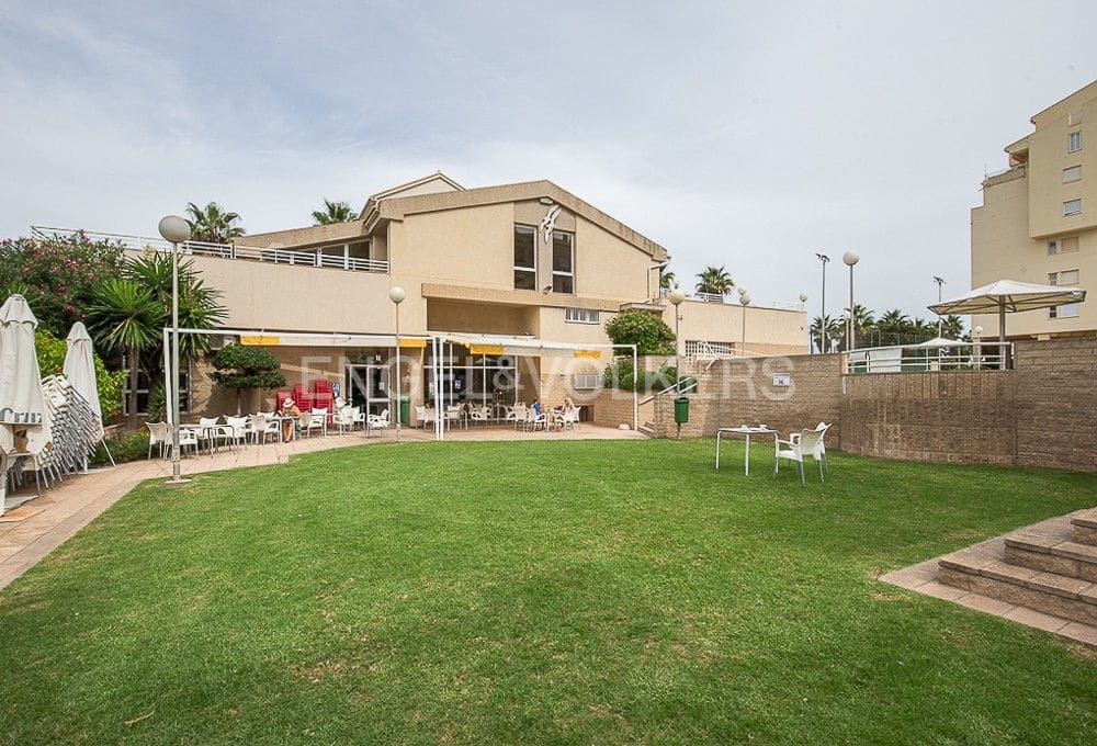 2 bedroom Flat for sale in Valencia city with pool garage - € 335,000 (Ref: 9080421)