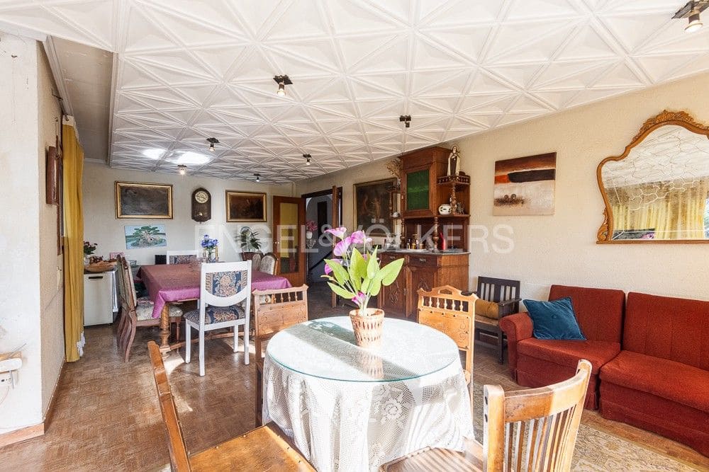 5 bedroom Villa for sale in Gilet with pool garage - € 720,000 (Ref: 9080428)
