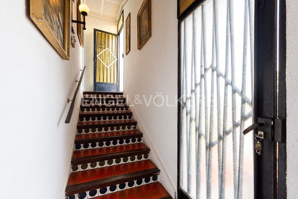 5 bedroom Villa for sale in Gilet with pool garage - € 720,000 (Ref: 9080428)