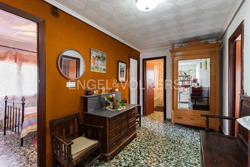 5 bedroom Villa for sale in Gilet with pool garage - € 720,000 (Ref: 9080428)
