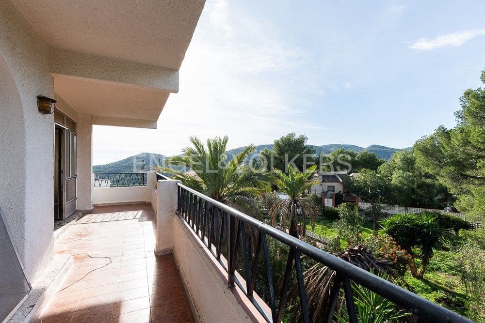 5 bedroom Villa for sale in Gilet with pool garage - € 720,000 (Ref: 9080428)