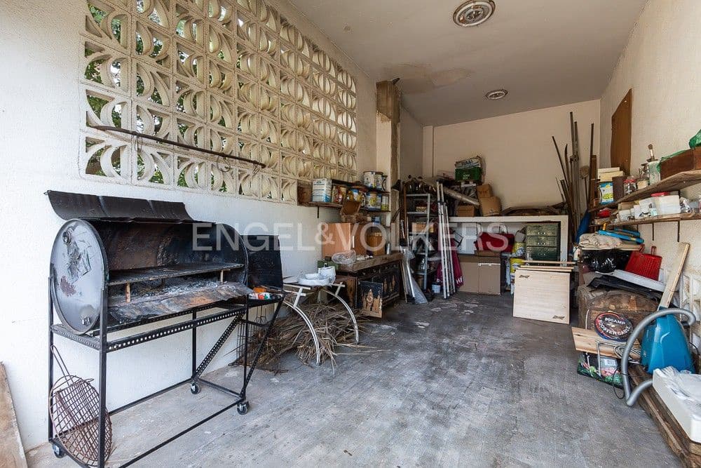 5 bedroom Villa for sale in Gilet with pool garage - € 720,000 (Ref: 9080428)
