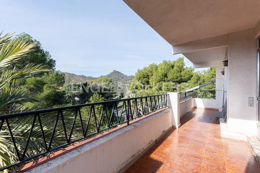 5 bedroom Villa for sale in Gilet with pool garage - € 720,000 (Ref: 9080428)