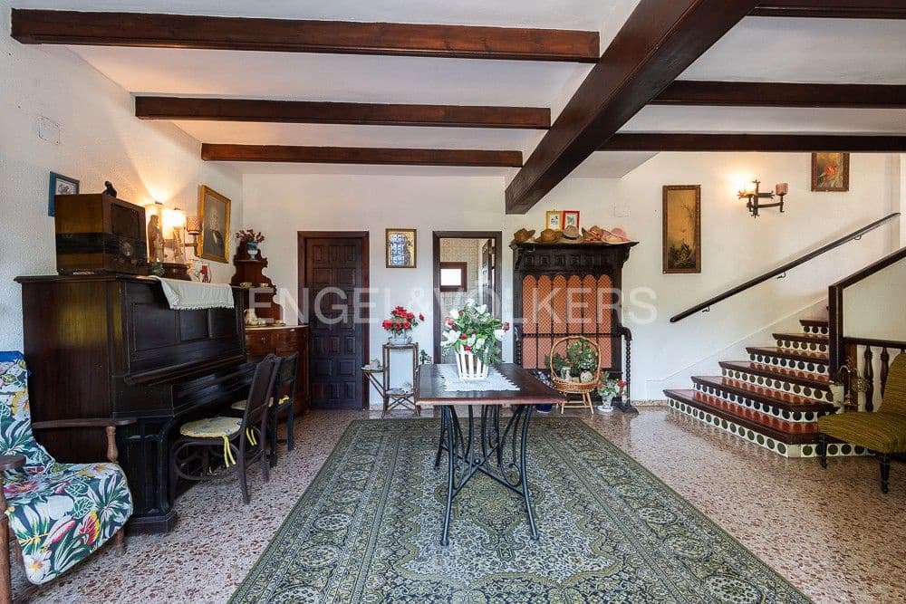 5 bedroom Villa for sale in Gilet with pool garage - € 720,000 (Ref: 9080428)