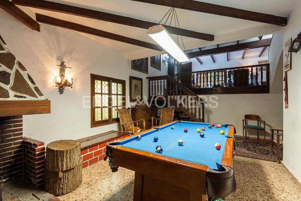 5 bedroom Villa for sale in Gilet with pool garage - € 720,000 (Ref: 9080428)