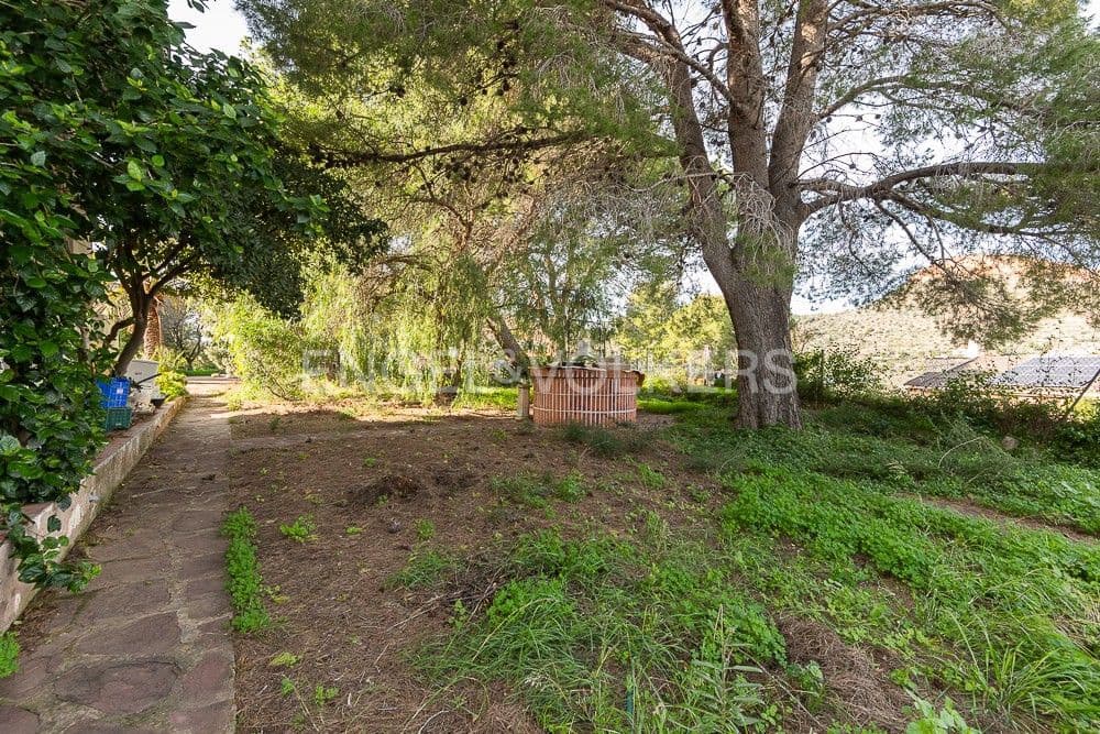 5 bedroom Villa for sale in Gilet with pool garage - € 720,000 (Ref: 9080428)