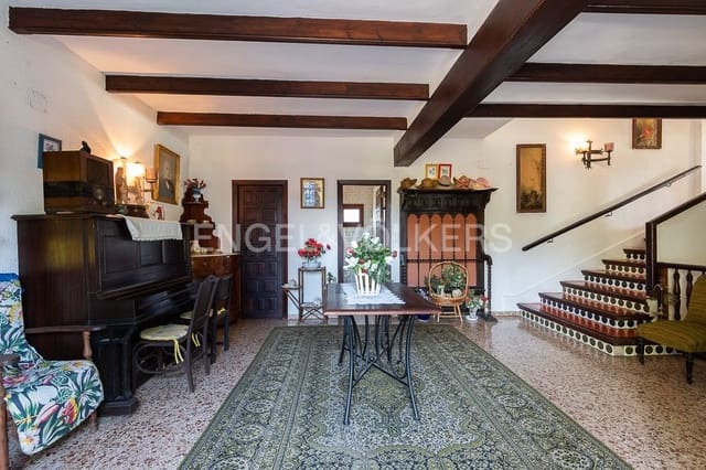 5 bedroom Villa for sale in Gilet with pool garage - € 720,000 (Ref: 9080428)