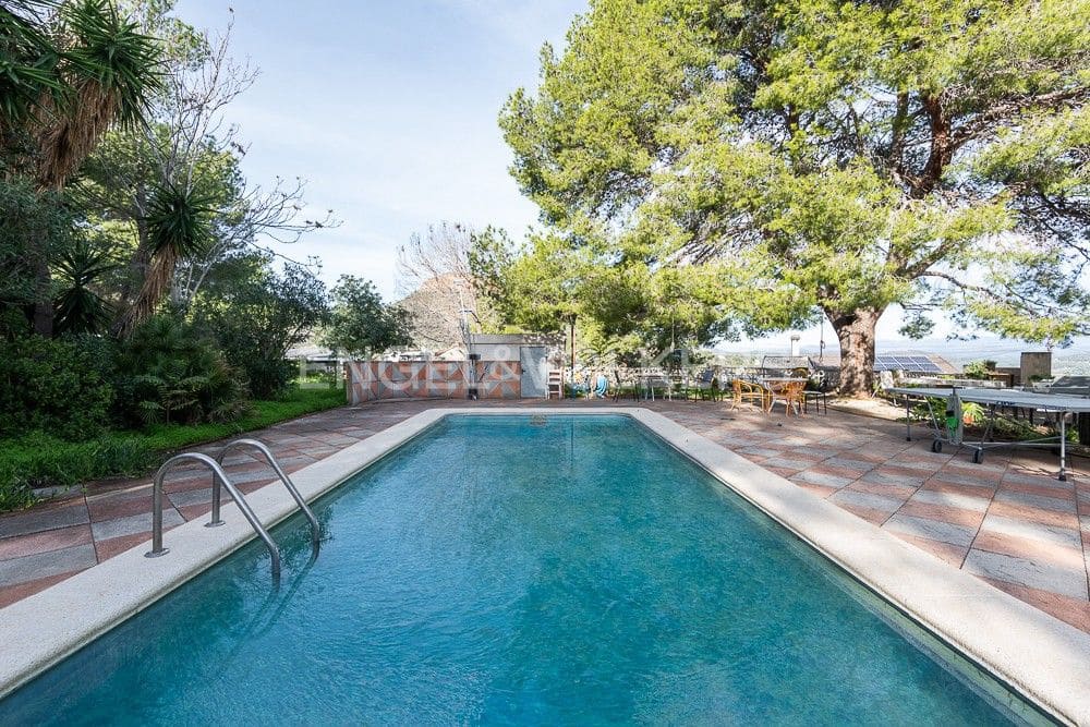 5 bedroom Villa for sale in Gilet with pool garage - € 720,000 (Ref: 9080428)