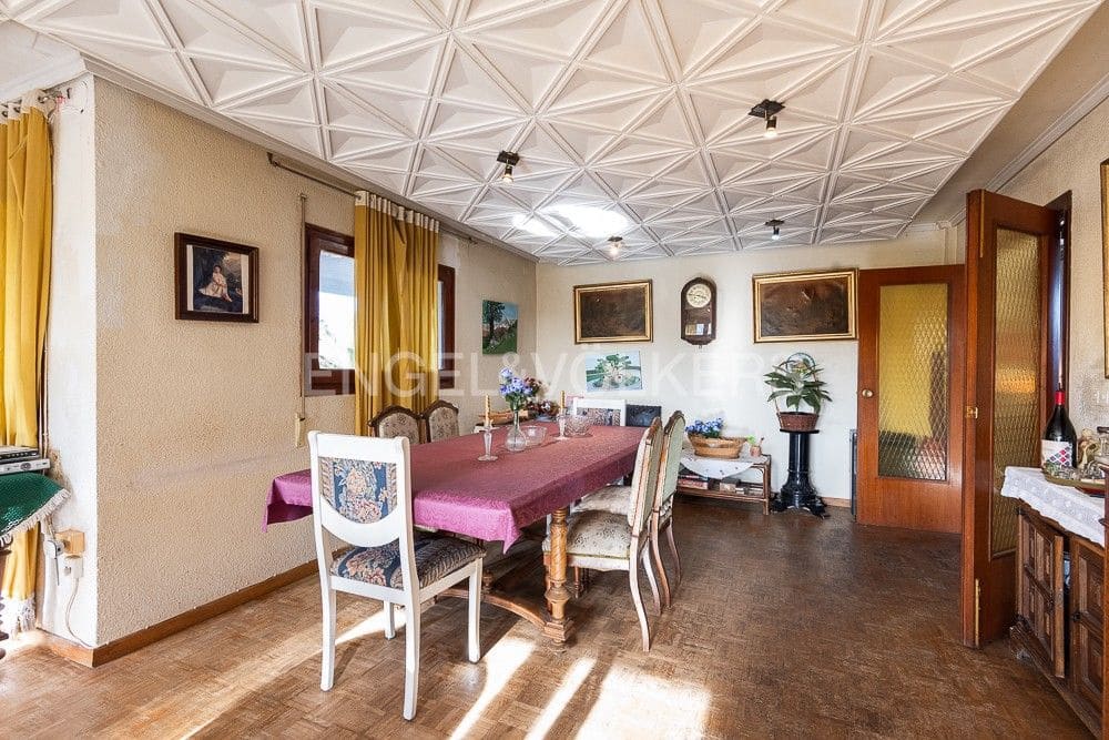5 bedroom Villa for sale in Gilet with pool garage - € 720,000 (Ref: 9080428)