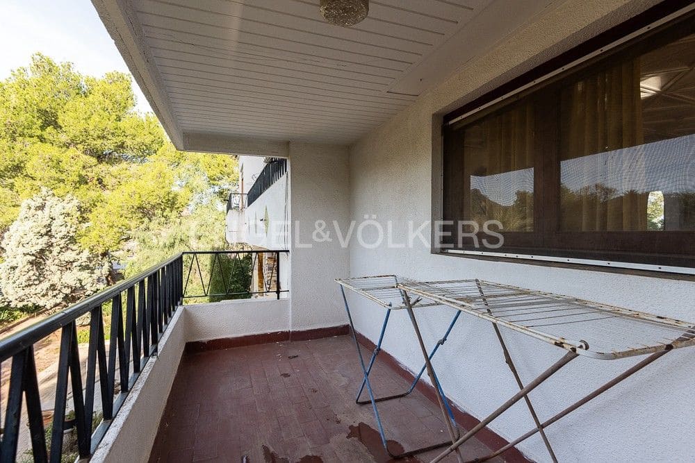 5 bedroom Villa for sale in Gilet with pool garage - € 720,000 (Ref: 9080428)