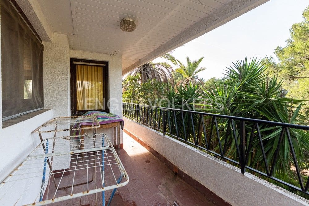5 bedroom Villa for sale in Gilet with pool garage - € 720,000 (Ref: 9080428)