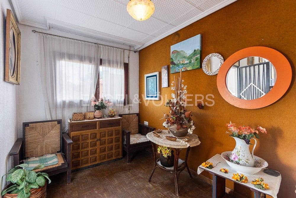5 bedroom Villa for sale in Gilet with pool garage - € 720,000 (Ref: 9080428)