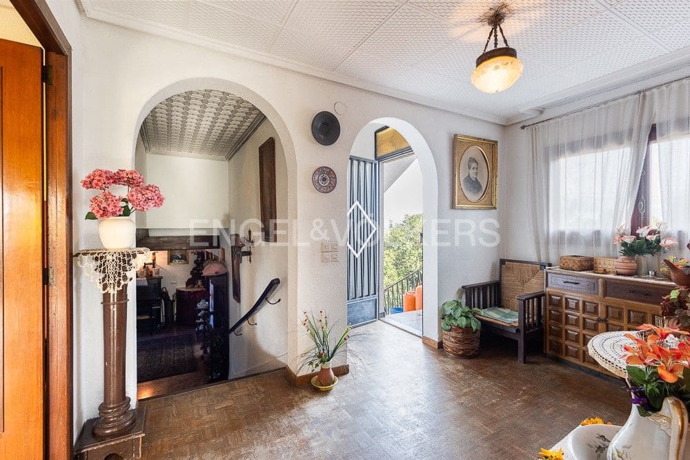 5 bedroom Villa for sale in Gilet with pool garage - € 720,000 (Ref: 9080428)