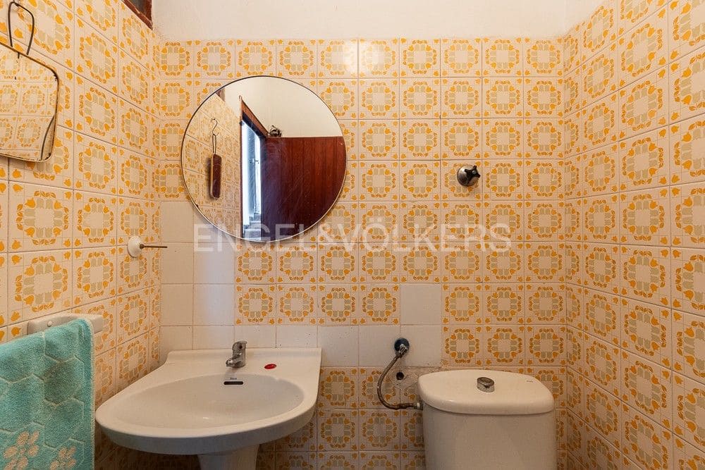 5 bedroom Villa for sale in Gilet with pool garage - € 720,000 (Ref: 9080428)