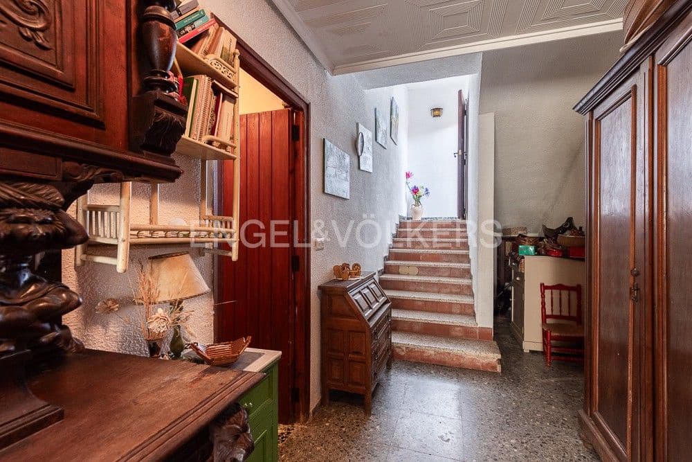 5 bedroom Villa for sale in Gilet with pool garage - € 720,000 (Ref: 9080428)