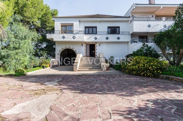 5 bedroom Villa for sale in Gilet with pool garage - € 720,000 (Ref: 9080428)