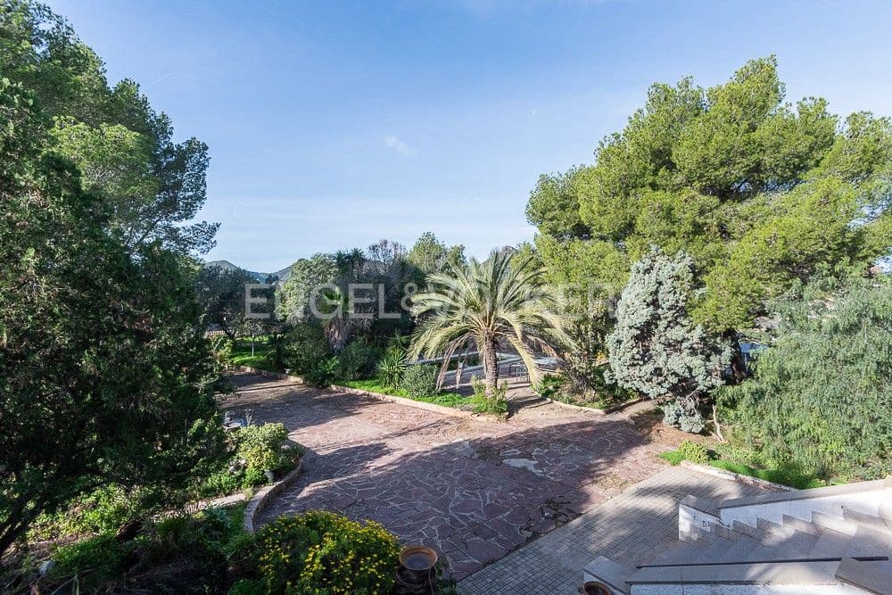 5 bedroom Villa for sale in Gilet with pool garage - € 720,000 (Ref: 9080428)