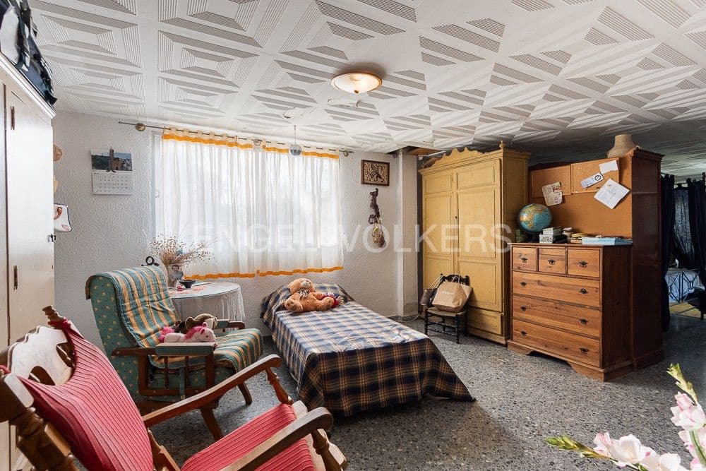5 bedroom Villa for sale in Gilet with pool garage - € 720,000 (Ref: 9080428)