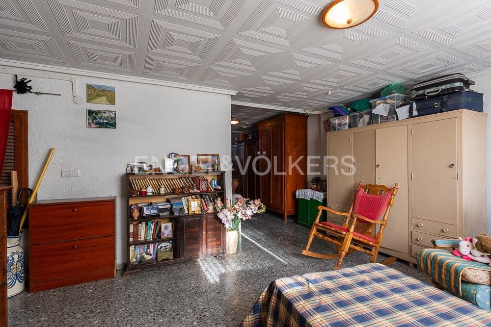 5 bedroom Villa for sale in Gilet with pool garage - € 720,000 (Ref: 9080428)