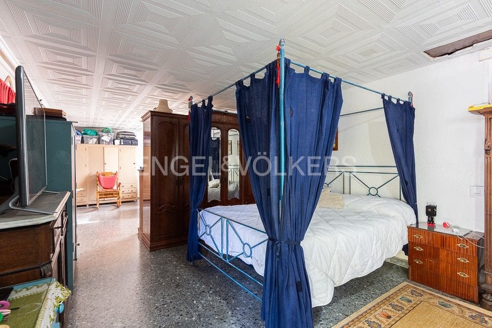 5 bedroom Villa for sale in Gilet with pool garage - € 720,000 (Ref: 9080428)