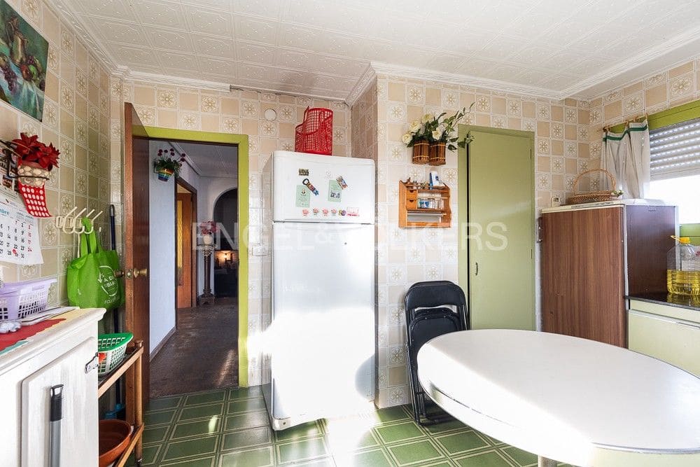 5 bedroom Villa for sale in Gilet with pool garage - € 720,000 (Ref: 9080428)