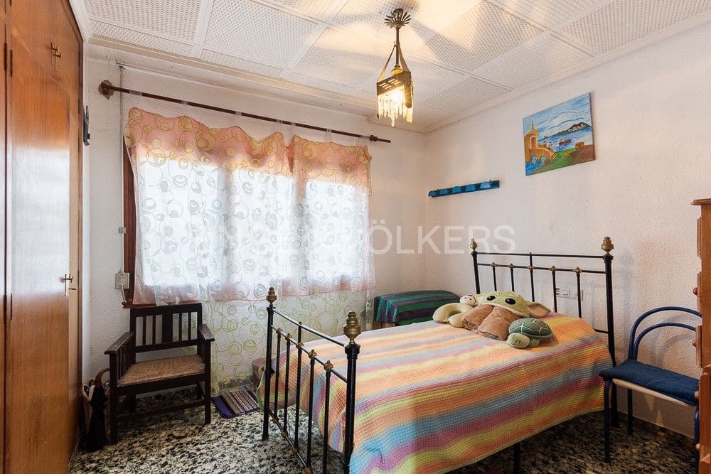 5 bedroom Villa for sale in Gilet with pool garage - € 720,000 (Ref: 9080428)