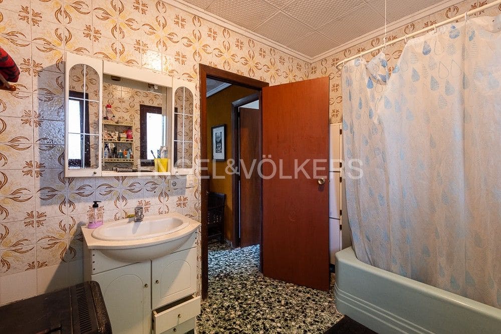 5 bedroom Villa for sale in Gilet with pool garage - € 720,000 (Ref: 9080428)