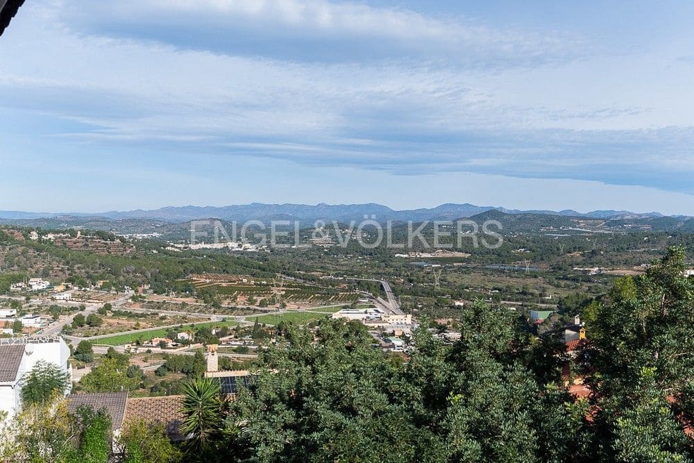 5 bedroom Villa for sale in Gilet with pool garage - € 720,000 (Ref: 9080428)