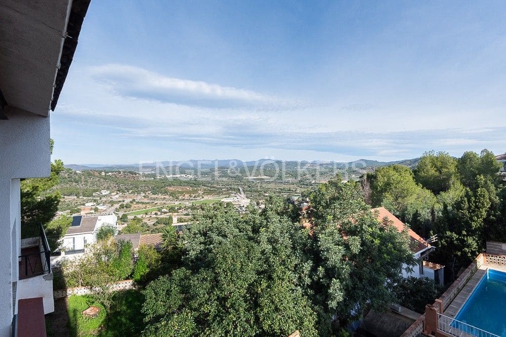 5 bedroom Villa for sale in Gilet with pool garage - € 720,000 (Ref: 9080428)