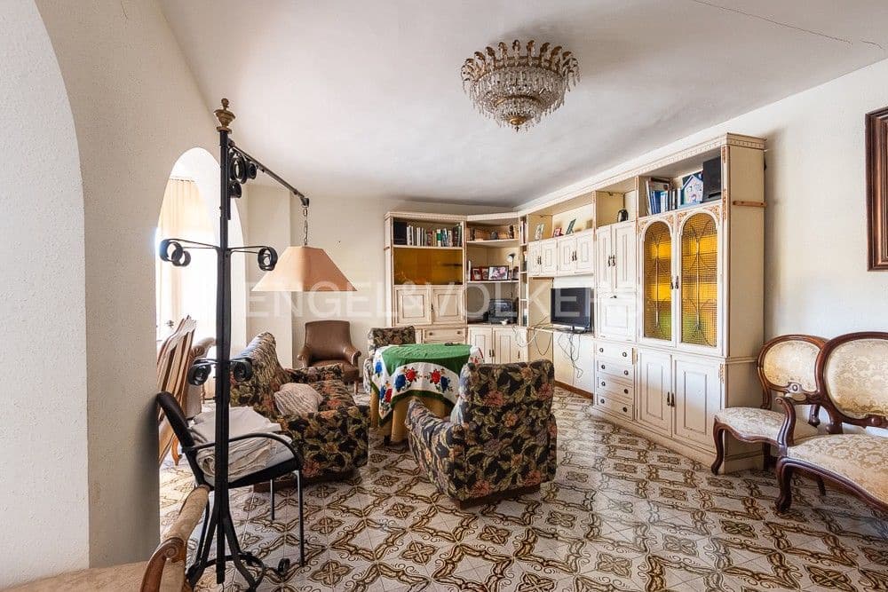 5 bedroom Villa for sale in Gilet with pool garage - € 720,000 (Ref: 9080428)