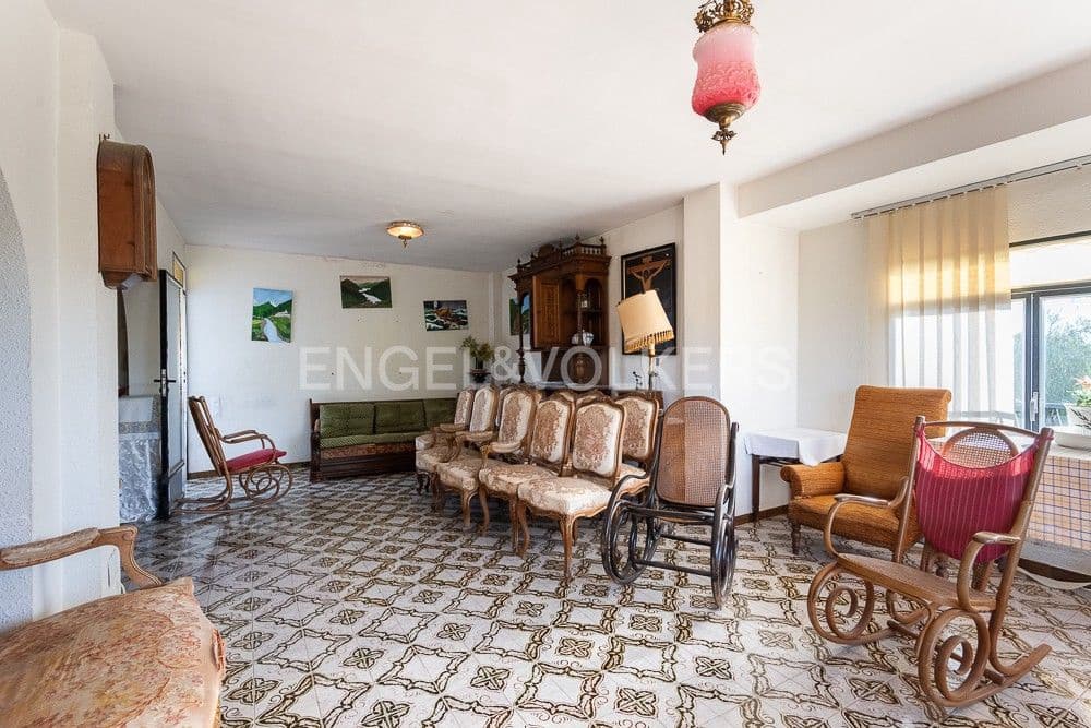 5 bedroom Villa for sale in Gilet with pool garage - € 720,000 (Ref: 9080428)