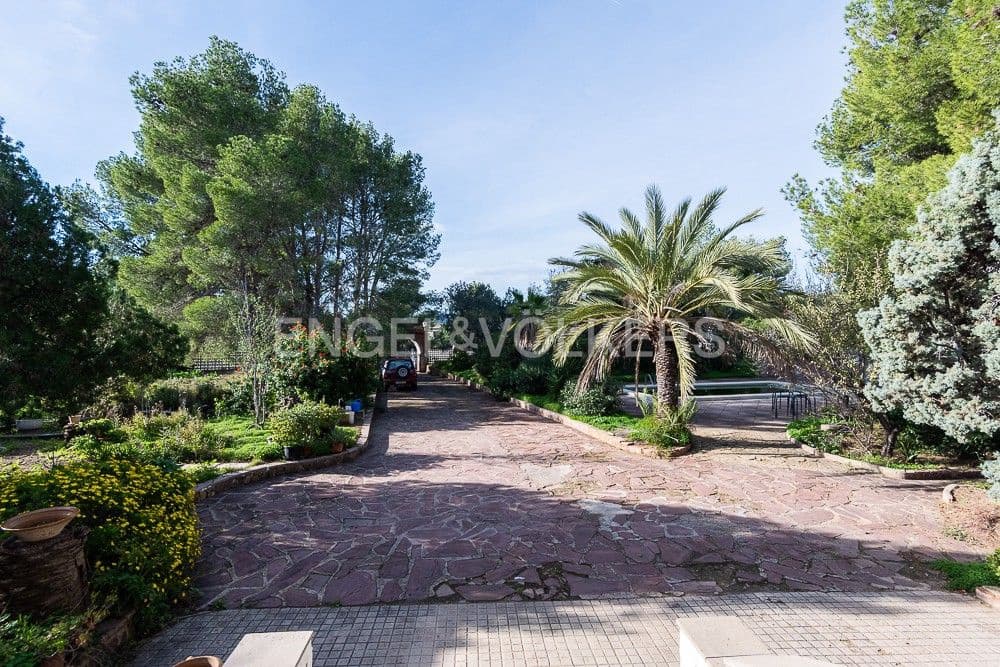 5 bedroom Villa for sale in Gilet with pool garage - € 720,000 (Ref: 9080428)