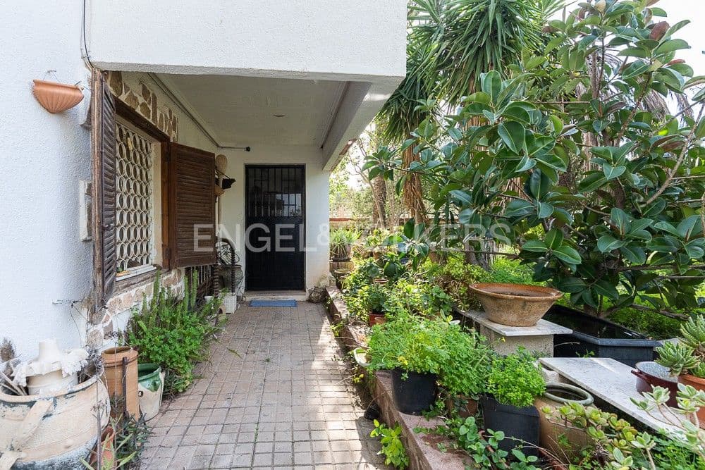 5 bedroom Villa for sale in Gilet with pool garage - € 720,000 (Ref: 9080428)